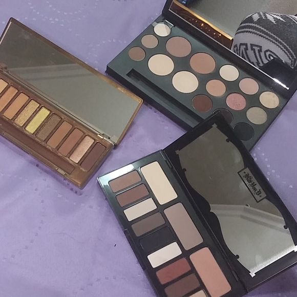 Eye shadow pallets